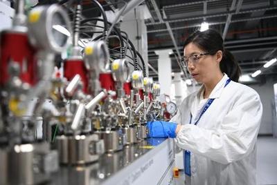 新材料技術開發 西部大開發中特色優勢產業的核心引擎